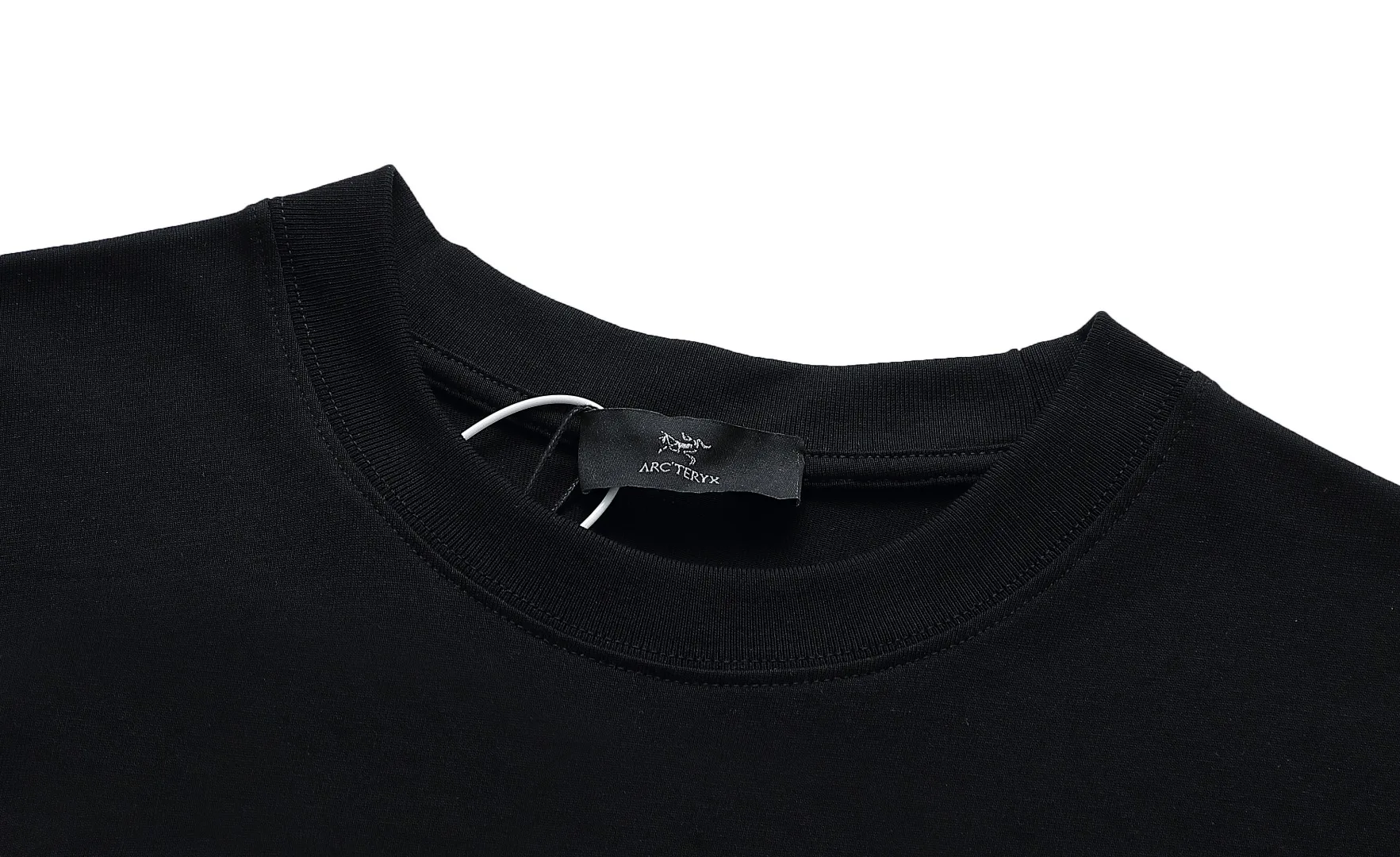 Quality《Arc’teryx~ 》2024New Arrival T , Versatile Quality ‼ 32 G ‼ T 🤪 Sizes：S-M-L-XL-2XL ：Black White、 Same Style